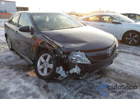 2014 Toyota Camry Se z USA, uszkodzony, nr VIN 4T1BF1FK7EU745121
